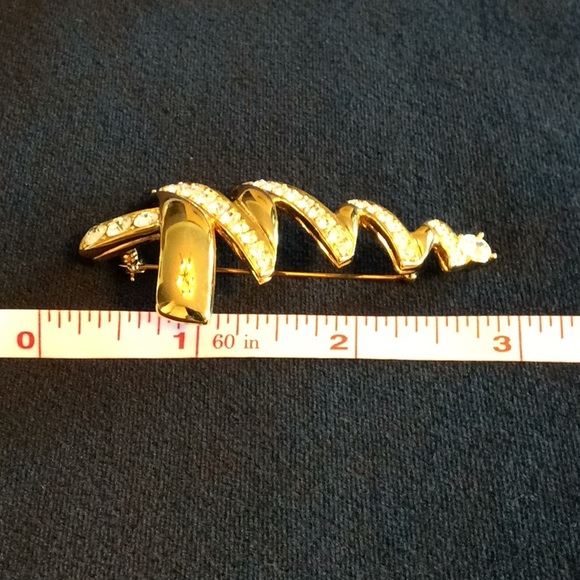 Vintage New Monet Christmas Tree Brooch in Box - Picture 3 of 6